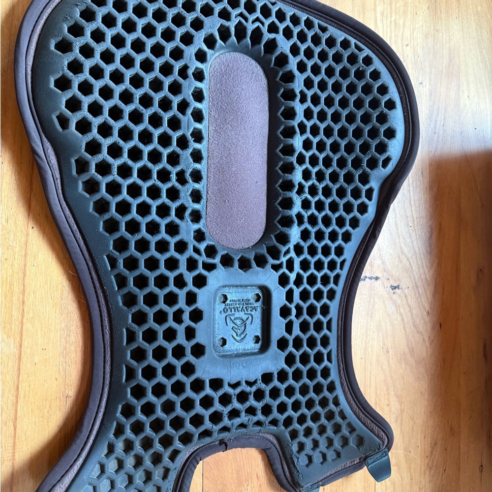 Ortho Coccyx Western Gel Seat Saver - Black and Brown